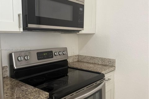 Купить кондоминиум в Хомстед, Флорида 2 спальни, 83.61м2, № 2006535 - фото 6