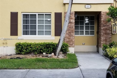 Condo in Homestead, Florida, 2 bedrooms  № 1938079 - photo 2