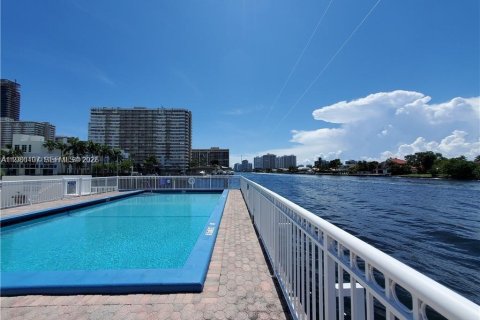 Condominio en venta en Hallandale Beach, Florida, 1 dormitorio, 65.03 m2 № 2045943 - foto 16