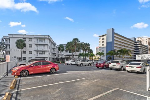 Condominio en venta en Hallandale Beach, Florida, 1 dormitorio, 65.03 m2 № 2045943 - foto 22