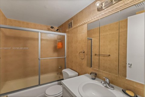 Condominio en venta en Hallandale Beach, Florida, 1 dormitorio, 65.03 m2 № 2045943 - foto 13
