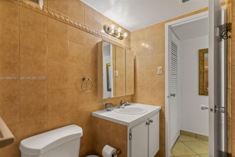 Condominio en venta en Hallandale Beach, Florida, 1 dormitorio, 65.03 m2 № 2045943 - foto 14