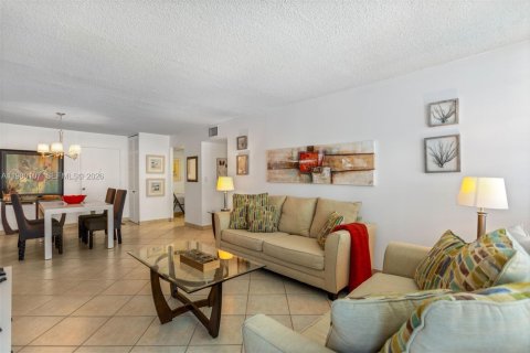 Condominio en venta en Hallandale Beach, Florida, 1 dormitorio, 65.03 m2 № 2045943 - foto 8