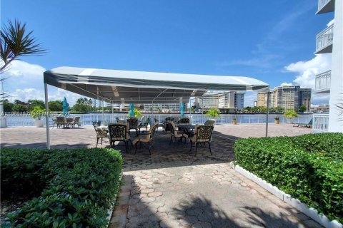 Condominio en venta en Hallandale Beach, Florida, 1 dormitorio, 65.03 m2 № 2045943 - foto 17