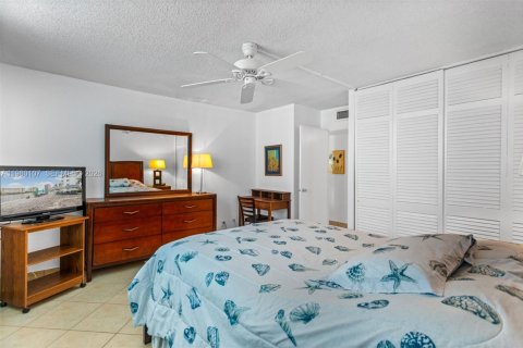 Condominio en venta en Hallandale Beach, Florida, 1 dormitorio, 65.03 m2 № 2045943 - foto 11