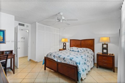 Condominio en venta en Hallandale Beach, Florida, 1 dormitorio, 65.03 m2 № 2045943 - foto 10