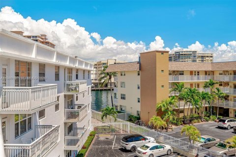 Condominio en venta en Hallandale Beach, Florida, 1 dormitorio, 65.03 m2 № 2045943 - foto 20