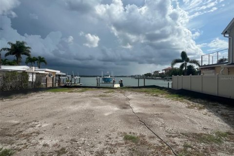 Land in Madeira Beach, Florida № 1848140 - photo 14