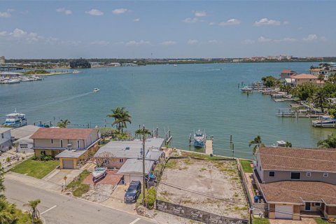 Land in Madeira Beach, Florida № 1848140 - photo 24