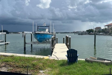 Land in Madeira Beach, Florida № 1848140 - photo 9