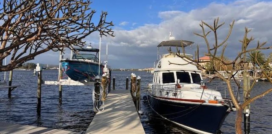 Land in Madeira Beach, Florida № 1848140