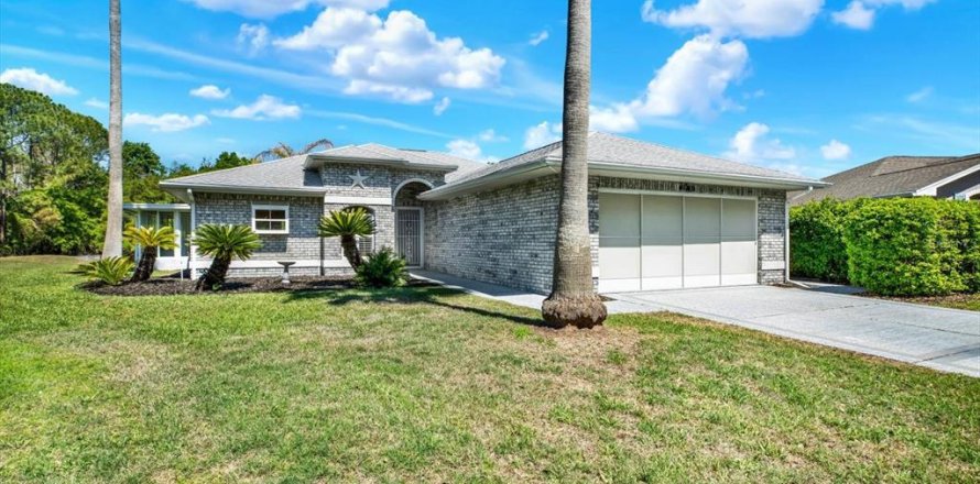 House in San Antonio, Florida 2 bedrooms, 150.87 sq.m. № 2093962