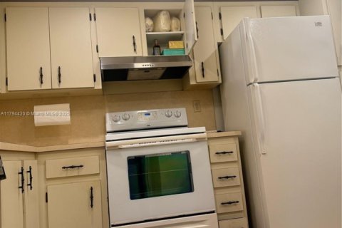Condo in Pembroke Pines, Florida, 1 bedroom  № 1867216 - photo 14
