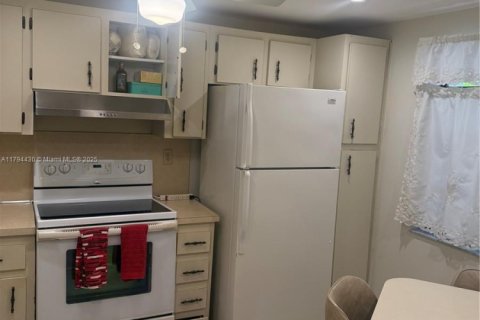 Condo in Pembroke Pines, Florida, 1 bedroom  № 1867216 - photo 17