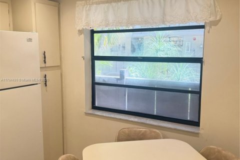 Condo in Pembroke Pines, Florida, 1 bedroom  № 1867216 - photo 15