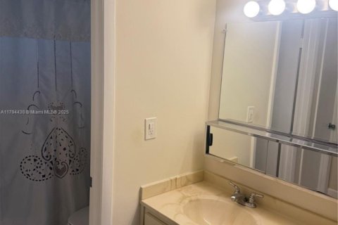 Condo in Pembroke Pines, Florida, 1 bedroom  № 1867216 - photo 19