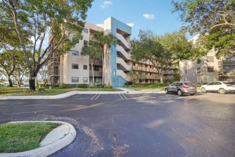 Condo in Pembroke Pines, Florida, 1 bedroom  № 1867216 - photo 2