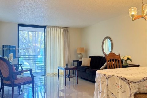 Condo in Pembroke Pines, Florida, 1 bedroom  № 1867216 - photo 8