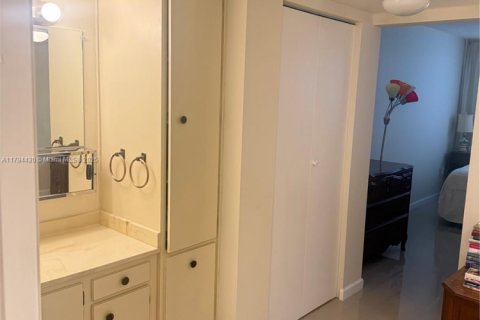 Condo in Pembroke Pines, Florida, 1 bedroom  № 1867216 - photo 21