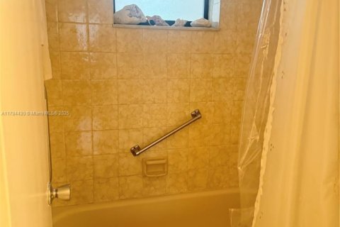 Condo in Pembroke Pines, Florida, 1 bedroom  № 1867216 - photo 24