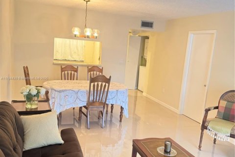 Condo in Pembroke Pines, Florida, 1 bedroom  № 1867216 - photo 5