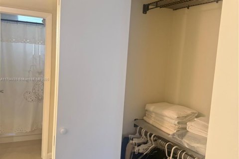 Condo in Pembroke Pines, Florida, 1 bedroom  № 1867216 - photo 27