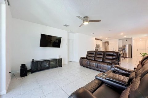 Casa en venta en Davenport, Florida, 4 dormitorios, 156.82 m2 № 2219693 - foto 12