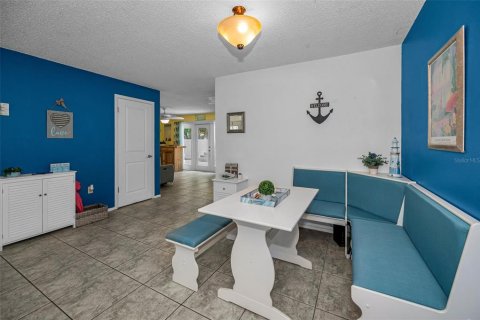 House in Tarpon Springs, Florida 3 bedrooms, 150.13 sq.m. № 1843965 - photo 12