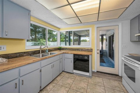 House in Tarpon Springs, Florida 3 bedrooms, 150.13 sq.m. № 1843965 - photo 14