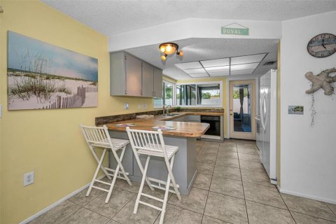 House in Tarpon Springs, Florida 3 bedrooms, 150.13 sq.m. № 1843965 - photo 13