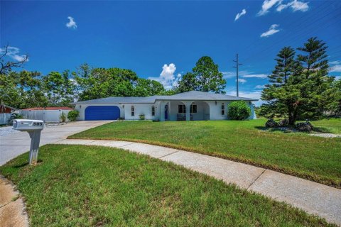 House in Tarpon Springs, Florida 3 bedrooms, 150.13 sq.m. № 1843965 - photo 2