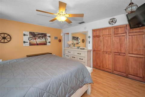 House in Tarpon Springs, Florida 3 bedrooms, 150.13 sq.m. № 1843965 - photo 22