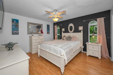House in Tarpon Springs, Florida 3 bedrooms, 150.13 sq.m. № 1843965 - photo 25