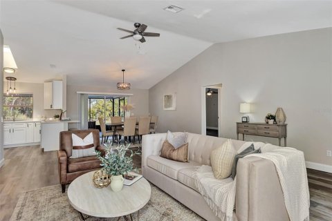 House in North Port, Florida 3 bedrooms, 144.37 sq.m. № 1025056 - photo 7