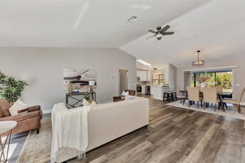 House in North Port, Florida 3 bedrooms, 144.37 sq.m. № 1025056 - photo 3