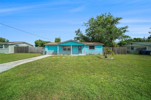 House in Holiday, Florida 3 bedrooms, 102.56 sq.m. № 1918326 - photo 1