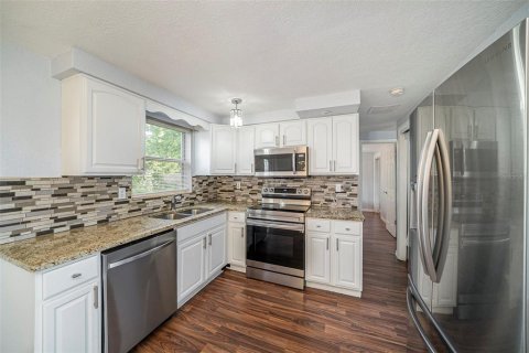 House in Holiday, Florida 3 bedrooms, 102.56 sq.m. № 1918326 - photo 11