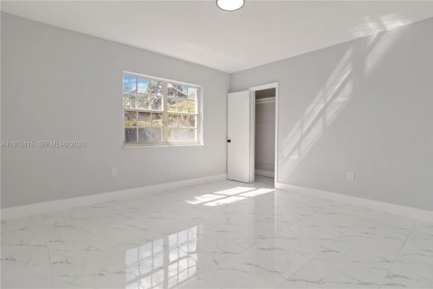 Casa en venta en Miami, Florida, 3 dormitorios, 144.93 m2 № 2032546 - foto 13