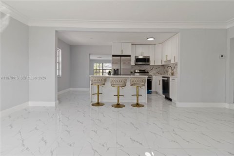 Casa en venta en Miami, Florida, 3 dormitorios, 144.93 m2 № 2032546 - foto 5