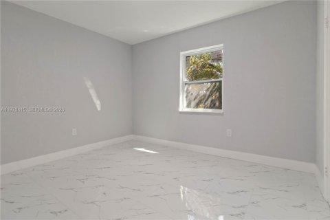 Casa en venta en Miami, Florida, 3 dormitorios, 144.93 m2 № 2032546 - foto 8