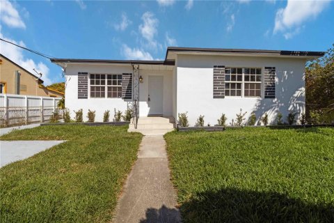 Casa en venta en Miami, Florida, 3 dormitorios, 144.93 m2 № 2032546 - foto 2