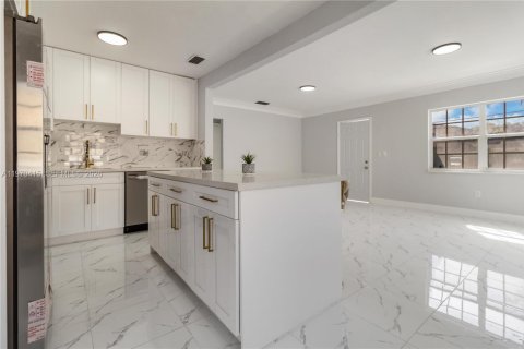 Casa en venta en Miami, Florida, 3 dormitorios, 144.93 m2 № 2032546 - foto 6