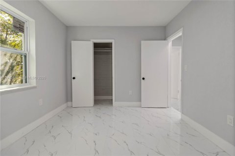 Casa en venta en Miami, Florida, 3 dormitorios, 144.93 m2 № 2032546 - foto 9