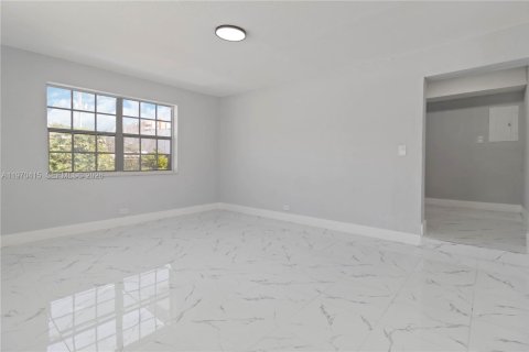 Casa en venta en Miami, Florida, 3 dormitorios, 144.93 m2 № 2032546 - foto 15