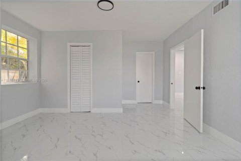 Casa en venta en Miami, Florida, 3 dormitorios, 144.93 m2 № 2032546 - foto 23