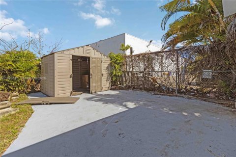 Casa en venta en Miami, Florida, 3 dormitorios, 144.93 m2 № 2032546 - foto 30