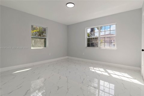 Casa en venta en Miami, Florida, 3 dormitorios, 144.93 m2 № 2032546 - foto 11