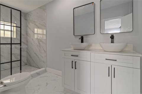 Casa en venta en Miami, Florida, 3 dormitorios, 144.93 m2 № 2032546 - foto 18