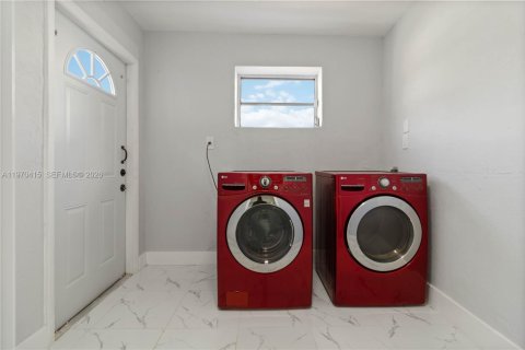 Casa en venta en Miami, Florida, 3 dormitorios, 144.93 m2 № 2032546 - foto 20