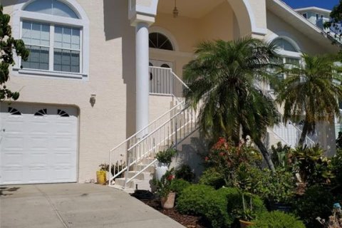 Villa ou maison à vendre à New Port Richey, Floride: 4 chambres, 257.71 m2 № 1737054 - photo 2